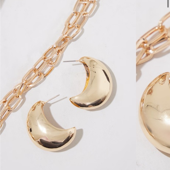 PrettyLittleThing Jewelry - PrettyLittleThing Gold Curved Drop Earrings NWT One Size